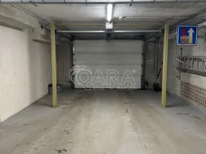 Pronájem garážového stání, Praha - Záběhlice, Podle náhonu, 18 m2