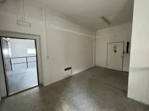 Pronájem obchodního prostoru, Praha - Horní Počernice, Komárovská, 210 m2