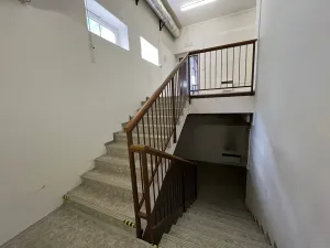 Pronájem výrobních prostor, Praha - Horní Počernice, Komárovská, 210 m2