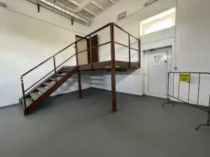 Pronájem skladu, Praha - Horní Počernice, Komárovská, 210 m2