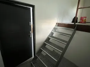 Pronájem skladu, Praha - Horní Počernice, Komárovská, 210 m2