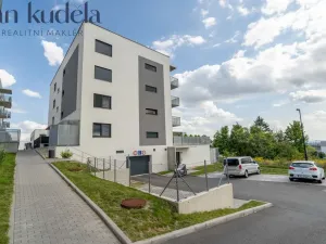 Pronájem garážového stání, Brno, Kumpoštova, 18 m2