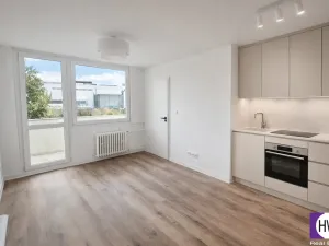 Pronájem bytu 2+kk, Praha, Hvězdova, 42 m2