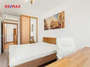 Pronájem bytu 2+kk, Praha - Vysočany, Podkovářská, 54 m2