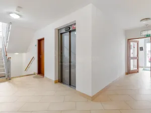 Prodej bytu 2+kk, Praha, Sazovická, 52 m2