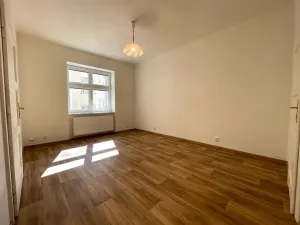 Pronájem bytu 2+kk, Praha - Nusle, U křížku, 37 m2