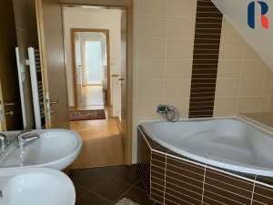 Pronájem rodinného domu, Praha - Dolní Chabry, Klášterecká, 173 m2