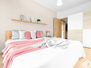 Prodej bytu 2+kk, Praha, Místecká, 49 m2