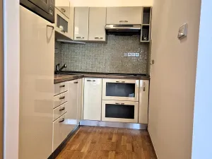 Pronájem bytu 1+kk, Praha - Vinohrady, Korunní, 42 m2