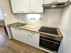 Pronájem bytu 1+kk, Praha, Běchorská, 33 m2