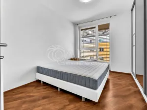 Pronájem bytu 3+kk, Praha - Vršovice, U Roháčových kasáren, 71 m2