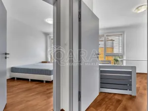 Pronájem bytu 3+kk, Praha - Vršovice, U Roháčových kasáren, 71 m2