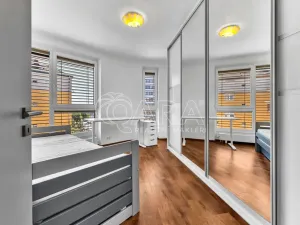 Pronájem bytu 3+kk, Praha - Vršovice, U Roháčových kasáren, 71 m2