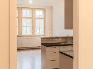 Pronájem bytu 2+kk, Praha - Staré Město, Kaprova, 62 m2