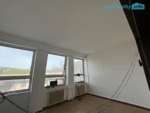 Pronájem kanceláře, Mariánské Lázně, třída Vítězství, 23 m2