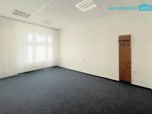 Pronájem kanceláře, Mariánské Lázně, třída Vítězství, 64 m2
