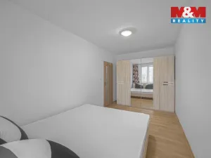 Pronájem bytu 2+1, Pardubice - Polabiny, Brožíkova, 55 m2