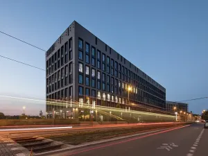 Pronájem kanceláře, Praha - Karlín, Sokolovská, 560 m2