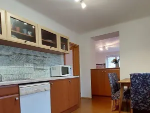 Pronájem bytu 2+1, Praha - Dejvice, Na Šťáhlavce, 61 m2