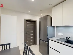 Prodej bytu 3+1, Kuřim, Na Loučkách, 68 m2