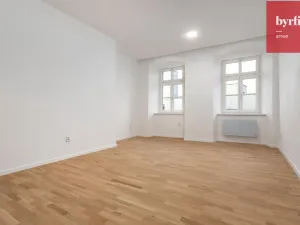 Pronájem bytu 3+kk, Opava, Dolní náměstí, 100 m2