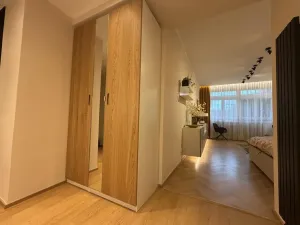 Pronájem bytu 1+1, Praha - Vinohrady, Šrobárova, 36 m2