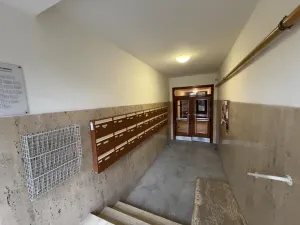 Pronájem bytu 1+1, Praha - Vinohrady, Šrobárova, 36 m2