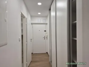 Pronájem bytu 2+kk, Praha - Holešovice, Vrbenského, 40 m2