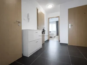 Pronájem bytu 2+kk, Praha - Hloubětín, Krylovecká, 53 m2