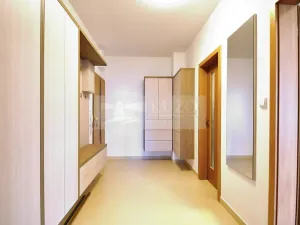 Pronájem bytu 2+kk, Praha, Zakšínská, 56 m2