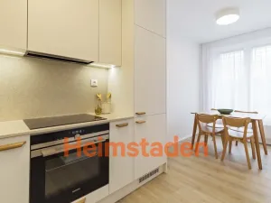 Pronájem bytu 3+1, Praha - Holešovice, U Pergamenky, 61 m2