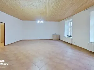 Pronájem kanceláře, Holešov, nám. Dr. E. Beneše, 164 m2