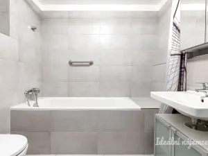 Pronájem bytu 2+kk, Praha - Vysočany, Strnadových, 60 m2