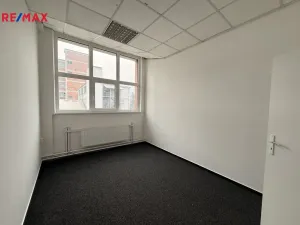 Pronájem kanceláře, Zlín, Vavrečkova, 146 m2