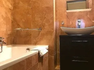 Prodej bytu 2+1, Karlovy Vary, Moravská, 50 m2