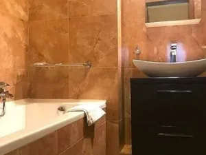 Prodej bytu 2+1, Karlovy Vary, Moravská, 50 m2