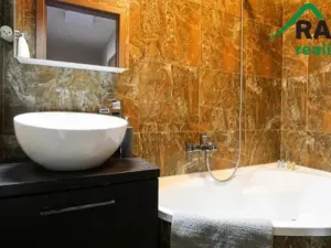 Prodej bytu 2+1, Karlovy Vary, Moravská, 50 m2