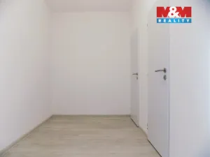 Pronájem bytu 1+1, Ostrov, Májová, 36 m2