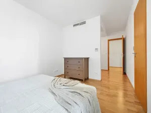 Pronájem bytu 2+kk, Praha - Žižkov, Ke kapslovně, 67 m2