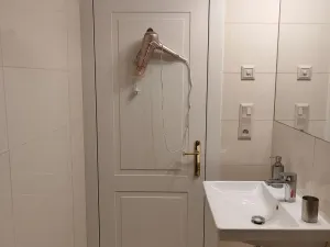 Pronájem bytu 1+kk, Praha - Vinohrady, Záhřebská, 30 m2