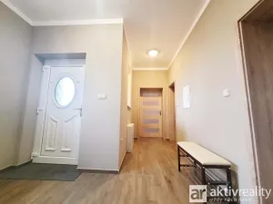 Pronájem bytu 3+1, Libiš, Za Kralupkou, 100 m2