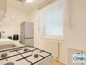 Prodej bytu 2+1, Sezemice, Spojovací, 58 m2