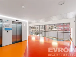 Pronájem kanceláře, Praha - Nusle, Doudlebská, 956 m2
