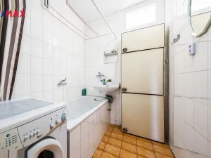 Pronájem bytu 3+1, Praha - Kobylisy, Famfulíkova, 67 m2
