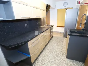 Prodej bytu 3+1, Cheb, Hradební, 52 m2