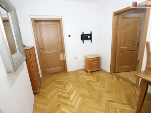 Prodej bytu 3+1, Cheb, Hradební, 52 m2