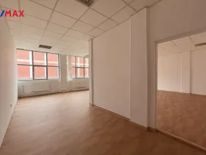 Pronájem kanceláře, Zlín, Vavrečkova, 77 m2