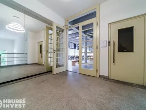 Prodej komerční nemovitosti, Adamov, Mírová, 2380 m2