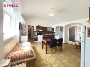 Prodej rodinného domu, Chrást, 280 m2