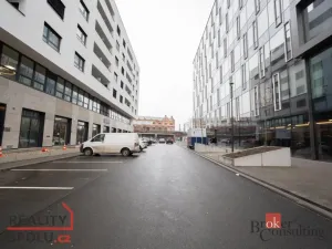 Pronájem garážového stání, Brno, Nové sady, 13 m2